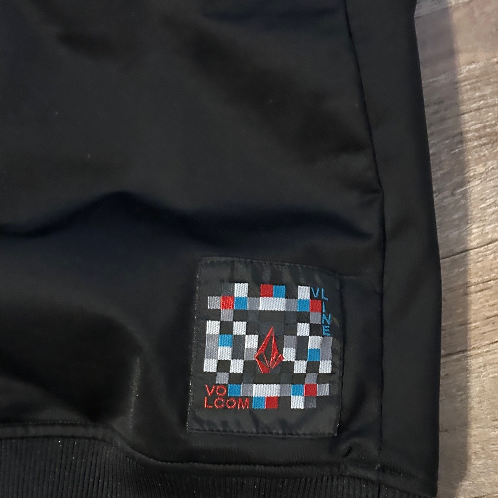 Volcom Men's Black Performance Jacket - Picture 5 of 5